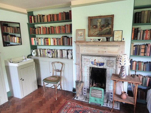 wavingtovirginia: Virginia Woolf’s bedroom  