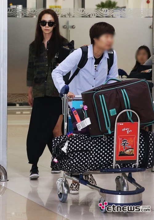 mongji-fan: 160617 Gimpo Airport - Song JiHyo from BeijingCr: etnews, bnt news, yulesohu