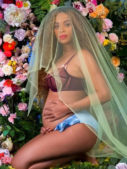 beyvenchy:BEYONCÉ + FLOWERS