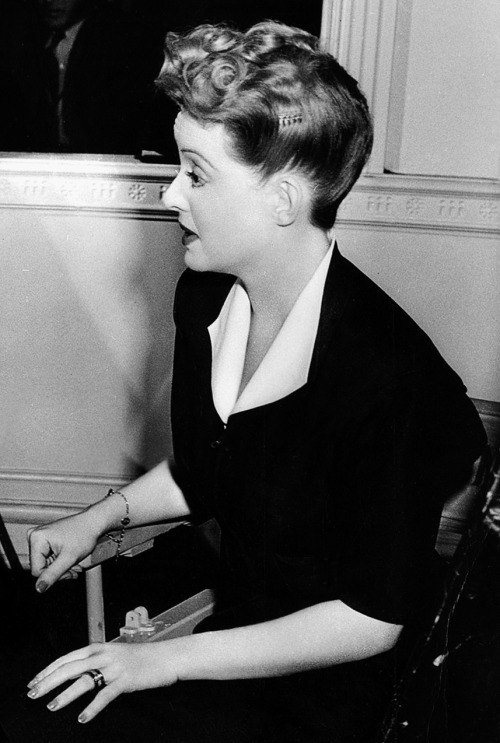 julia-loves-bette-davis:  Bette Davis on the set of Now, Voyager (1942) 