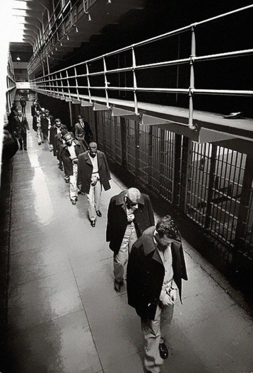 historicaltimes:  Last prisoners leaving Fort Alcatraz in 1963 via reddit 