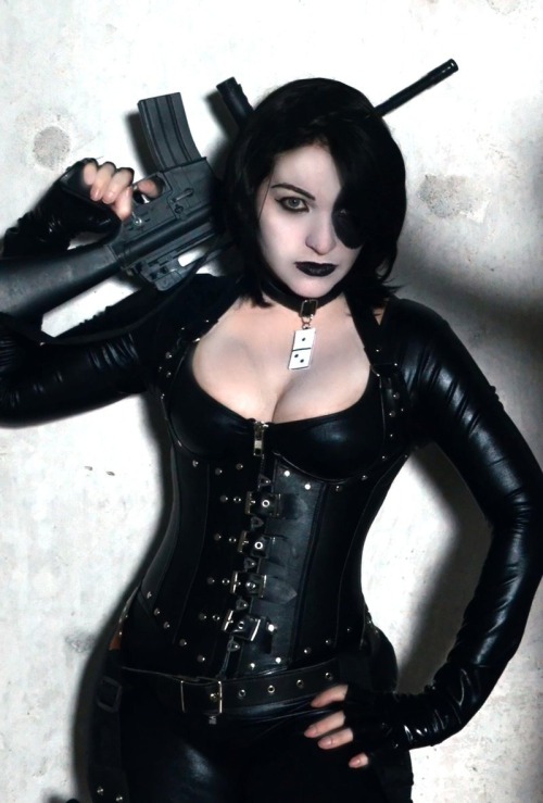 iriscosplay:  Deadly by S-LancasterCheck out http://iriscosplay.tumblr.com for more awesome cosplay