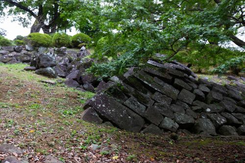 Odawara Castle in Kanagawa Prefecture dates from the mid-fifteenth century and used to oversee the i