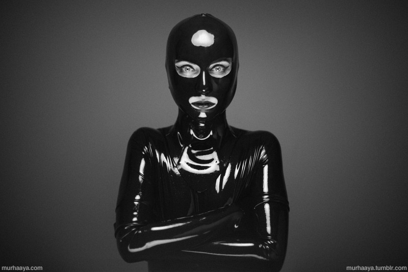 murhaaya:Heavy rubber latex session 2/2