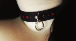submissivefeminist:  SubmissiveFeminist’s Guide on Collars Collars are a really common symbol in kink culture. While they are mostly found on submissives, people of all roles and identities may wear one for an variety of reasons. Collars can be a really