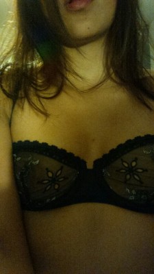 ven-y-cogeme:  You know i love this bra. 