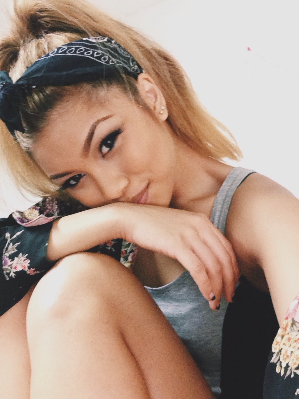 avi-g:  beyonduniquee:  she looks like jhene aiko or is that just me?  i see it 
