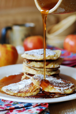 pancakes with maple syrup