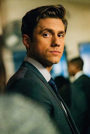 imgladtobeonyourteam:  Aaron Tveit as Gareth Ritter in Brain Dead 1.04bit.ly/298SU9d