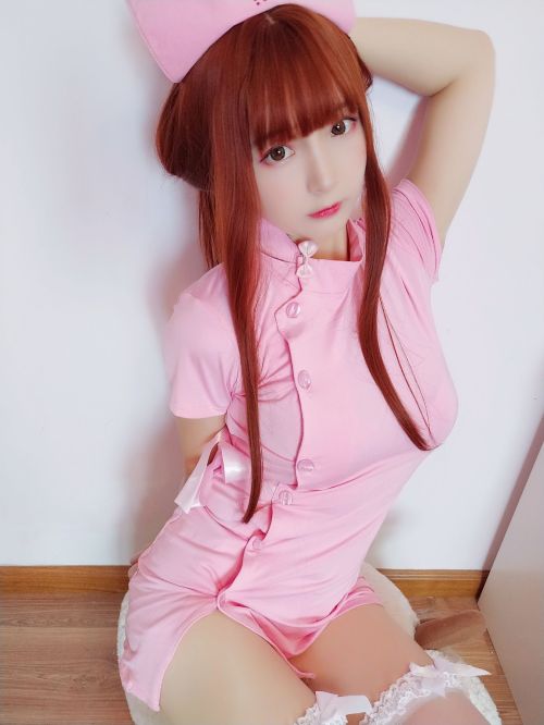 [网红Coser] 古川kagura 《护士小姐姐》 写真集download:nlegs.blogspot.com/