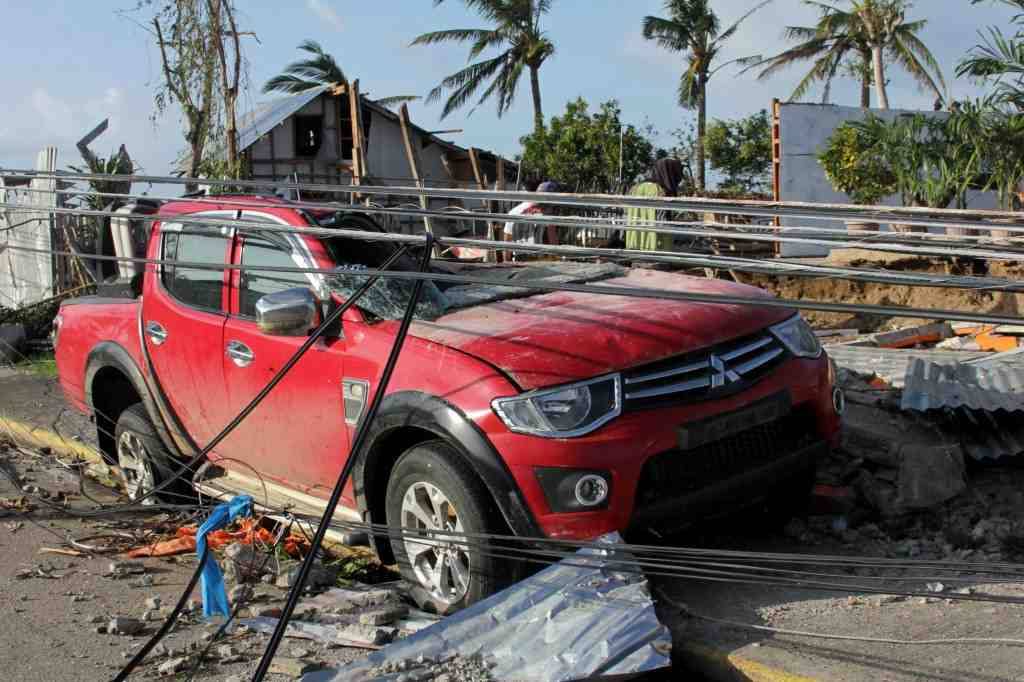 Un tifón devastó Filipinas y dejó más de 10 mil muertos y unos 2.000 desaparecidos. Se convirtió en el desastre natural más mortífero registrado en este país, según estimaciones de las autoridades. Hay ciudades enteras destruidas y hoy llega a...