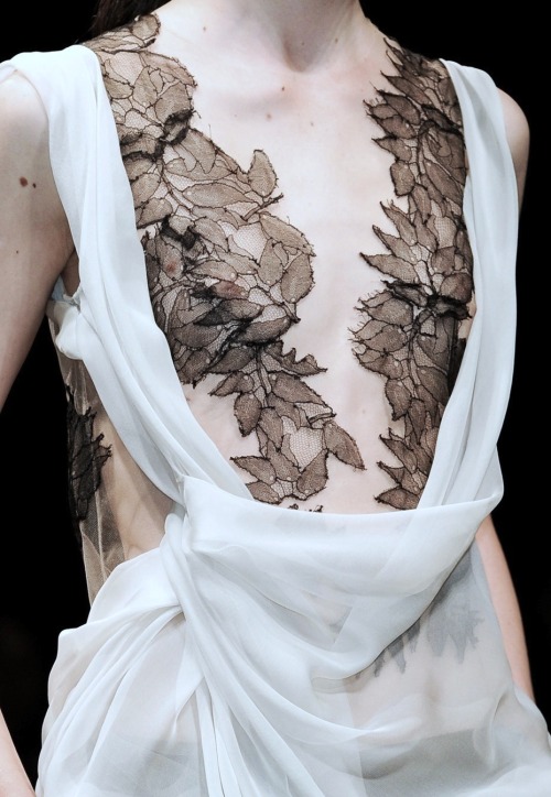 whore-for-couture:  highqualityfashion:  Alberta Ferretti SS 13  Haute Couture blog :) 