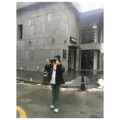 DARA: “Wassup ⁉️”“With LizQuen, Direk Cathy and Ryan in Korea. super excited 