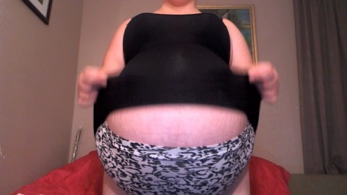 Mmmm damn that bottom is gonna burst