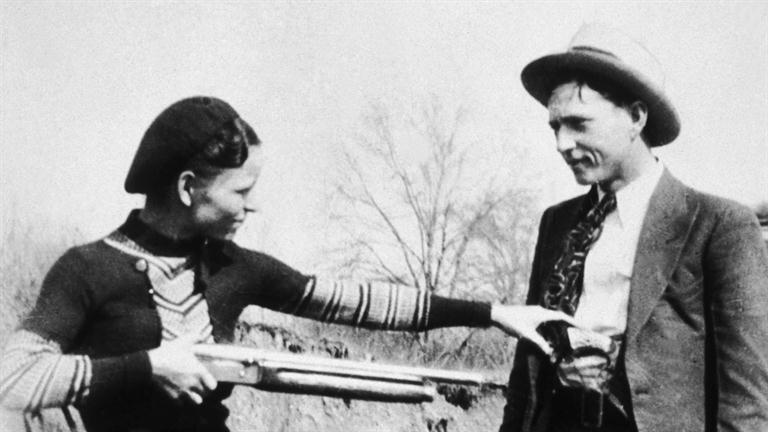 oddtruecrimefacts:  Facts about Bonnie and ClydeBonnie Parker stood 4'11 and weighed