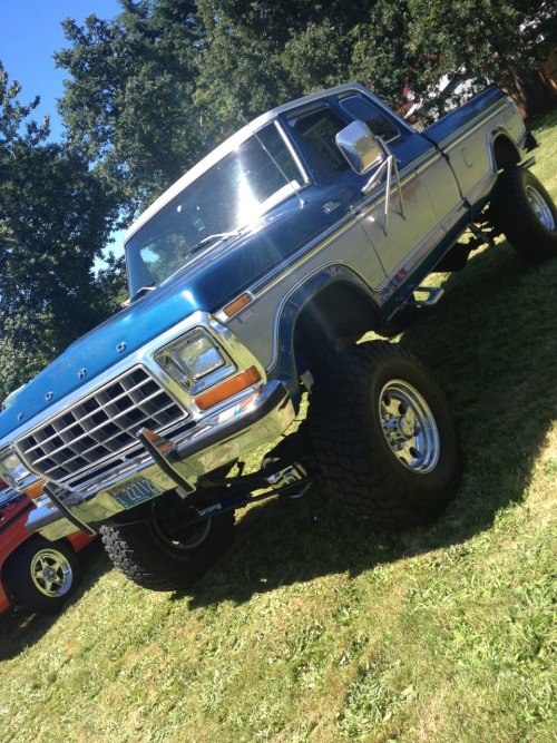 bridlesbitsboots:  No edit. No filter. Pure beauty.   This is my dream truck, except I’m going to do a lot more to mine, and instead of two toned blue and grey, I want mine to be a dark purple, so dark it’s almost black, but in the sun you can see