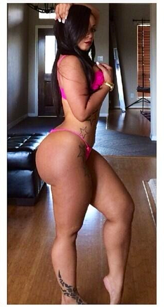 thickazzgurlz:  Thickazzgurlz  Mercedes Morr and the mean side shot. damn.