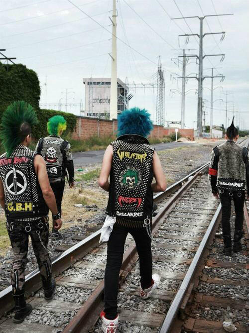 666hellrazor69:  PUNK on We Heart It. http://weheartit.com/entry/84683403/via/carmenloveherperfectlive