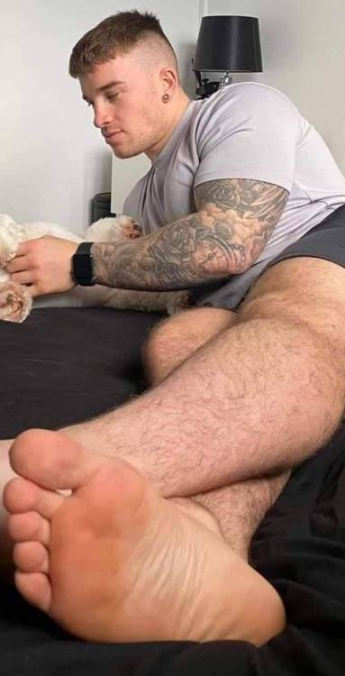 whitemalefeet:Stud feet ;) great feet