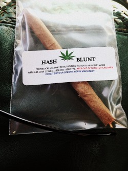 fuckniiiggas:  Hash blunt 