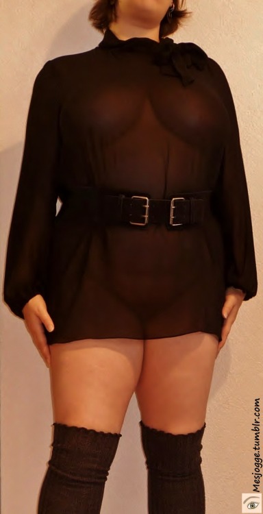 mollige-kontakte: mesjogge:  mesjogge:  My curves   Reblog of an old picture   Perfekt für zu Hause  wow , so cute ….