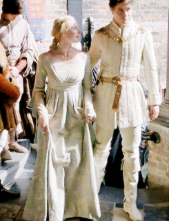 cortegiania:Favourite The White Queen outfit (female) asked by @anakinren♀ Laura’s favourite