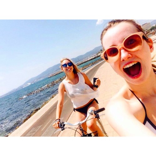 alexacapozzi: We so skillful, takin selfies while cycling through Palma #palmademallorca #palma#cycl