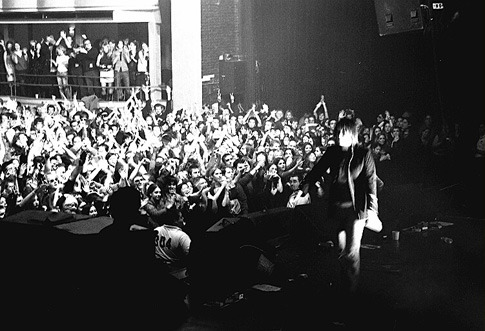 ximenilla:  The Strokes at Hammerstein Ballroom, NYC 10/31/01 
