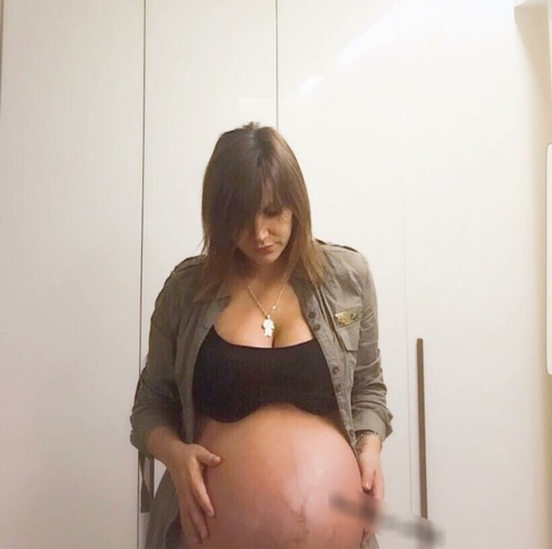 bellylove577:Great big bumps!Awesome
