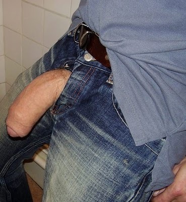 hungdudes:  hanging out of jeans