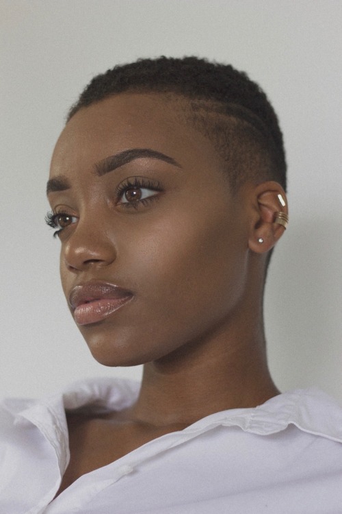 desdanyell:still black. still breathing. still woman. still magical. ✨: @lyvona