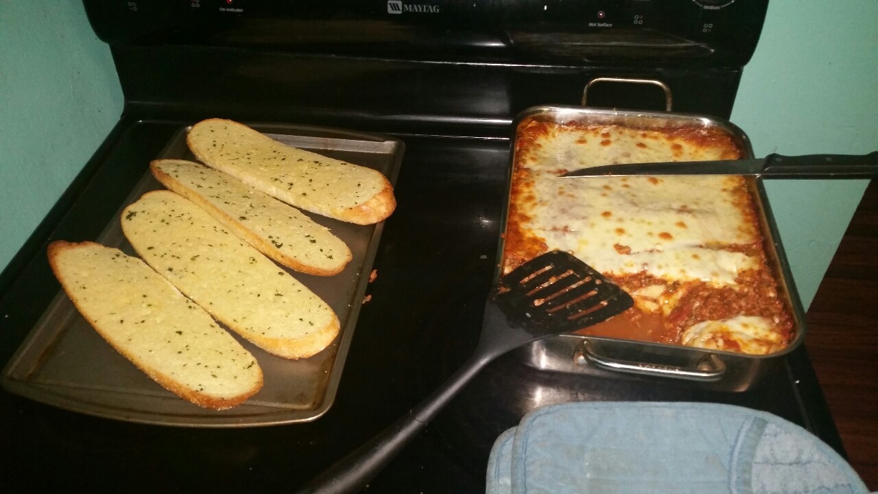 blw1:  herone-andonly:  Tonight I made a fantastic lasagna and garlic bread for @blw1.