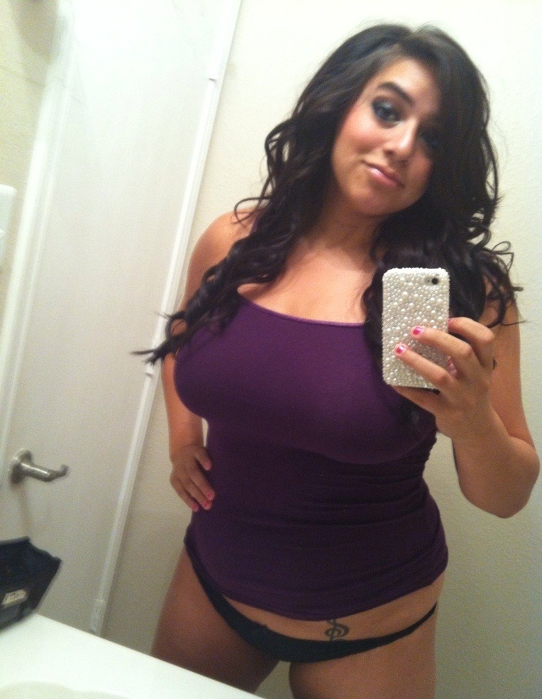 chicksdoitthemselves:  Submit your own self-shot PICS or VIDEOS at chicksdoitthemselves.tumblr.com