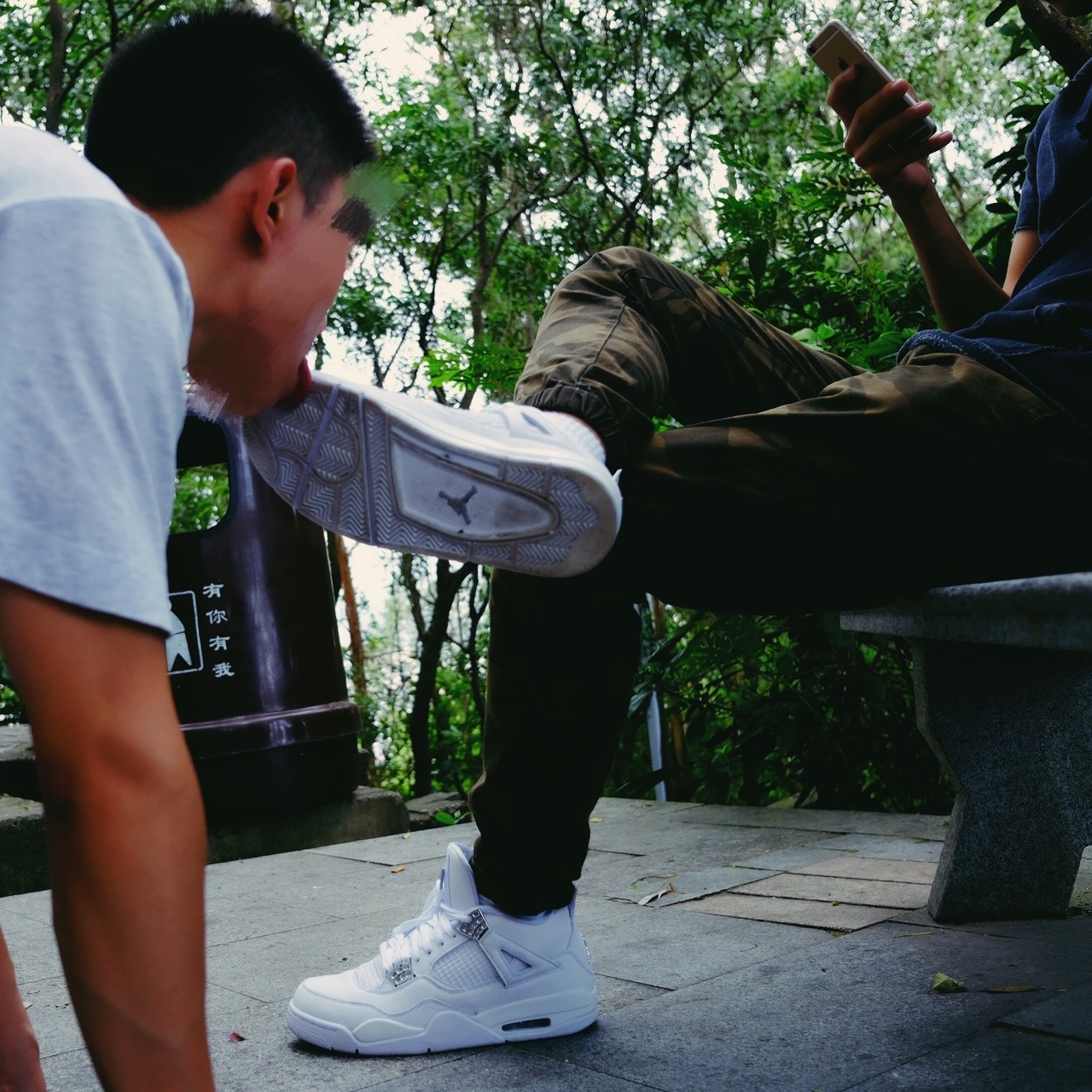 socklickersworld:  Now you know why Master took you out on this walk today, boy.