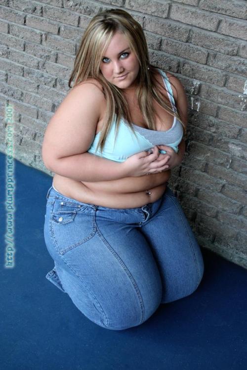 bbw-hug-reloaded:     Simple arithmetic subtract the thing that you know  make you sad add the things that bring you joy multiply the things that make you smile  then divide and conquer all of these things with that beautiful face and those pretty blue