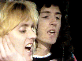 Queen - Somebody To Love (1976)