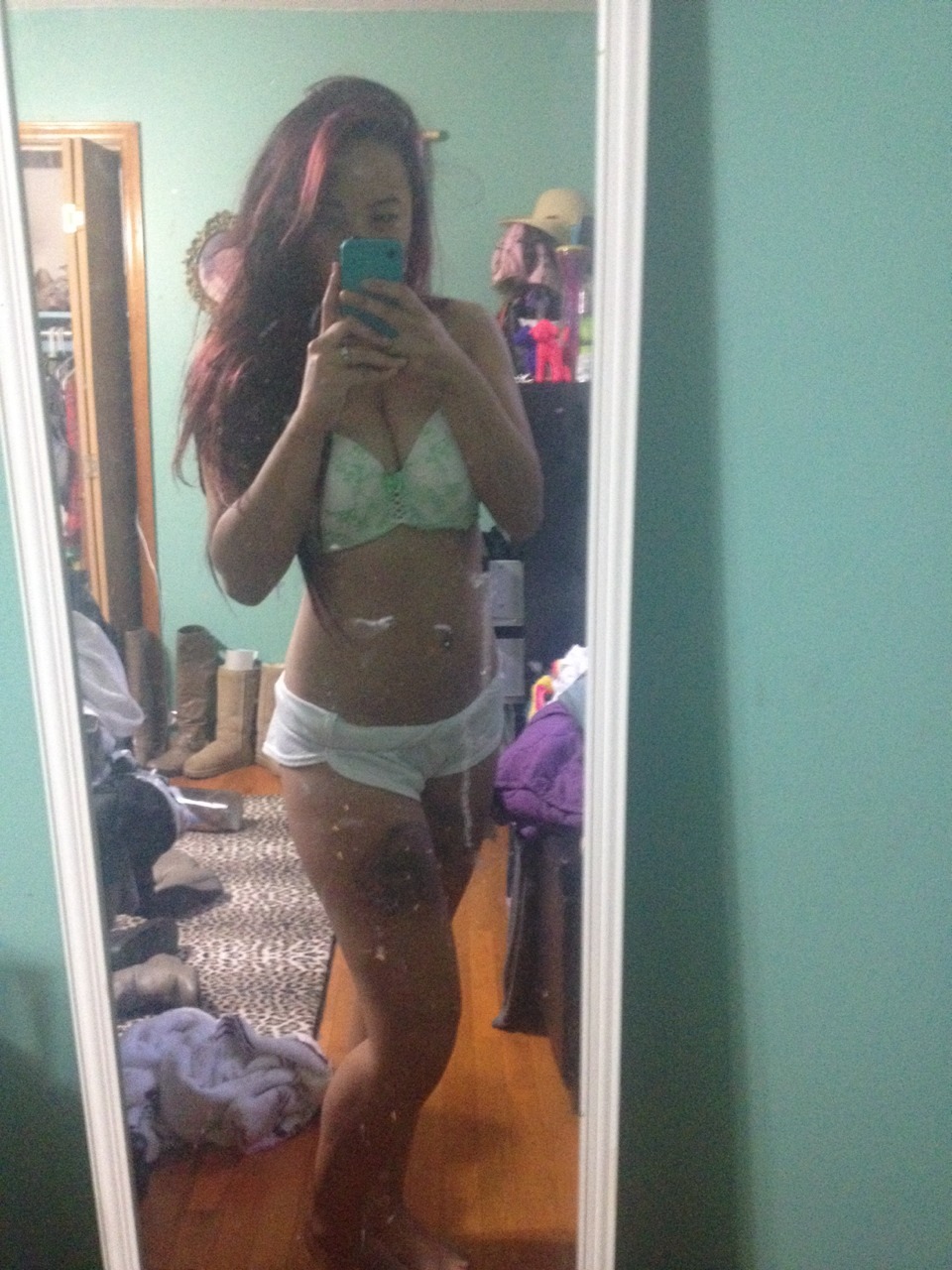 swe3tsociopath:  Because you guys love selfies. Good morning