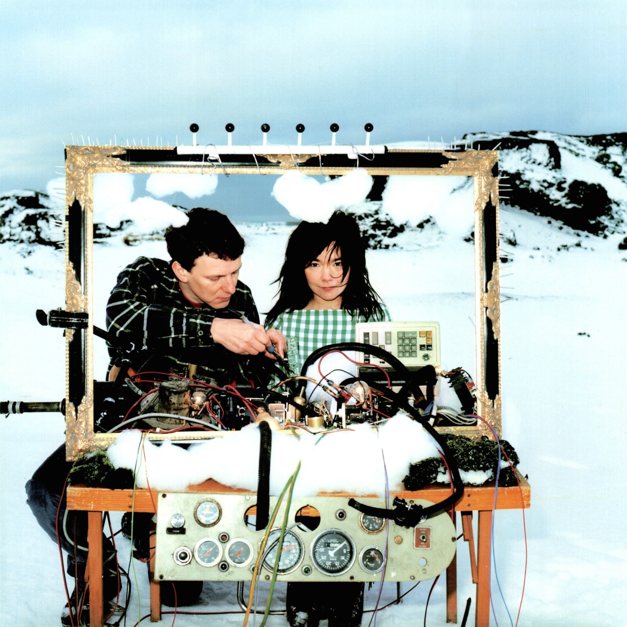 lottereinigerforever:Michel Gondry &amp; Björk on set by Benni Valsson, 1999