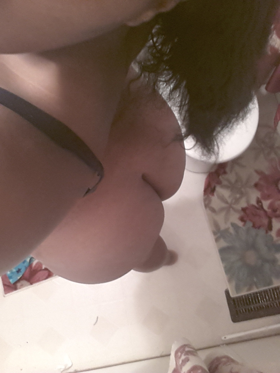 ztron61:  Ass shot by request! Someone should put something in here; )  Amateurlovin: