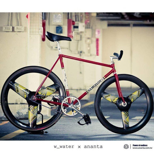 kinkicycle: @anantataiwan #cccp #Ussr #samoilov #ananta #anantataiwan #w_water #白開水 #白開水cafe #車還是老的好