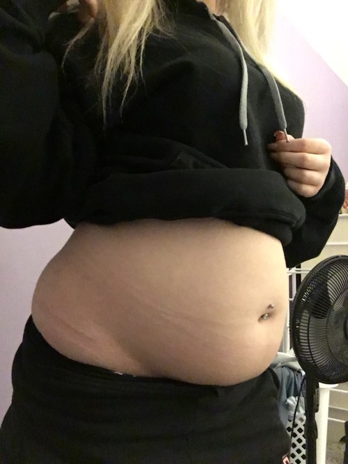 muffint0pbelly: this is what happens when you wear leggings after you eat a lot