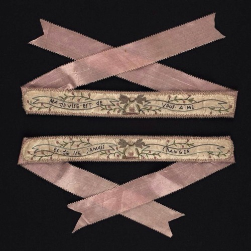 mercurygray:thevintagethimble:Garter (one of a pair)French, 18th century. Silk plain weave with silk