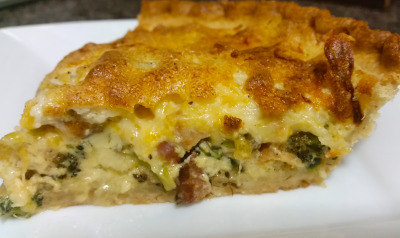 foodrepublic:
“Cheddar. Beer. Broccoli (and bacon) all in a single pie:
http://bit.ly/1C6zmZr
”