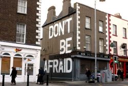 honeychurch:  Seamus Heaney’s last words: ”Don’t be afraid” (Noli timere), painted by Dublin artist Maser 