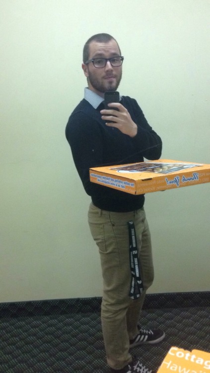 brunten:  sandwichknife:  brunten:  I’ll be your delivery boy  This picture screams east lansing at the top of it’s lungs.  Haha yes. Cottage Inn, dorm mirror, and a spartan lanyard lol