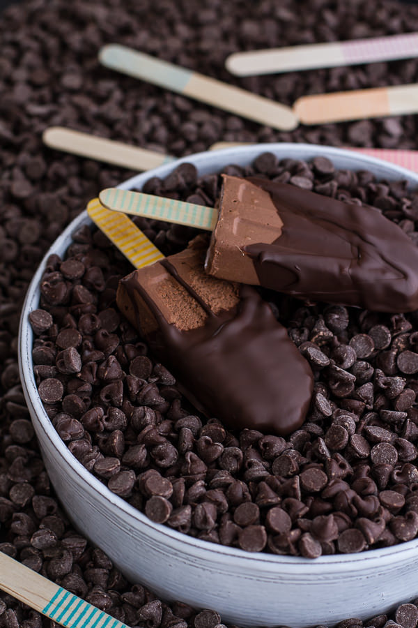 sweetoothgirl:  Vegan Chocolate Fudge Popsicles 