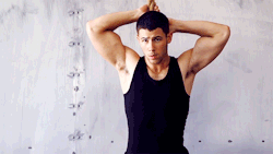famoushotmen: hotmal3celebrities:  Nick Jonas For Men’s Fitness.  Those pits though.  