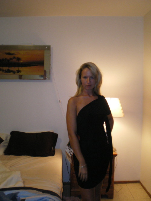 ourrealhousewives:  averagemilflover:  mymarinemindpart2:  Sexy Military gf pt 12  Nice and Hot!  Very very sexy I need her