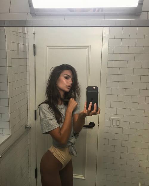 modernmoreau:  Emily Ratajkowskihttp://instagram.com/emrata