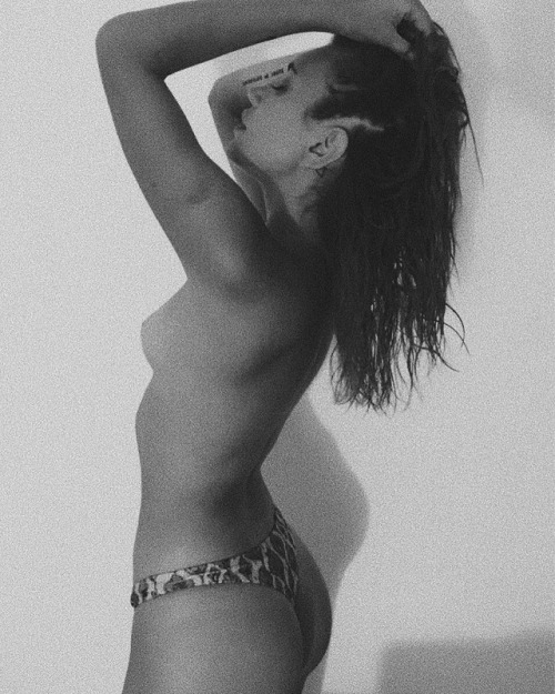 Brenda Fernandez (Avant Garde) por Fotografo Desconocido